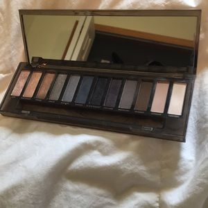 Urban Decay Makeup - Lightly Used Urban Decay Smokey Pallet Urban Decay Makeup - Lightly Used Urban Decay Smokey Pallet